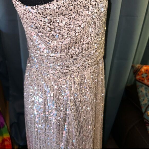 Nwt Women's DRAPER JAMES RSV V-Neck Sequin Dress
by DRAPER JAMES RSVP SZ 8 - Picture 9 of 16